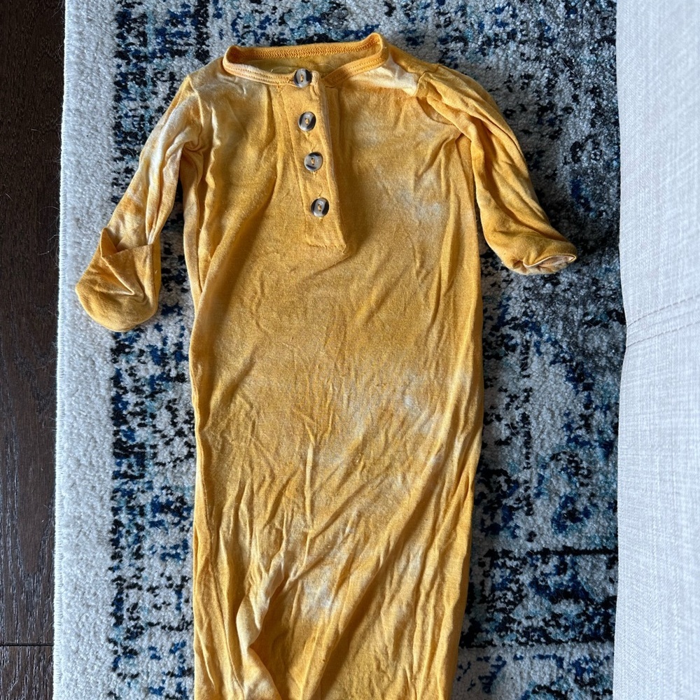 Lou lou & company yellow tie dye knotted gown size newborn
